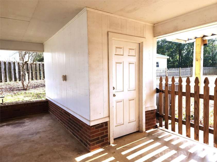 432 Virginia Avenue, Statesville, NC 28677.  MLS# CAR4334660, YatesRealty ID 12633. 