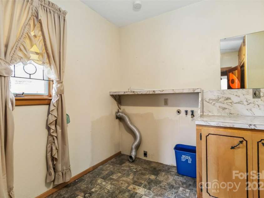 5643 Twinkle Drive, Concord, NC 28025.  MLS# CAR4234733, YatesRealty ID 12634. 