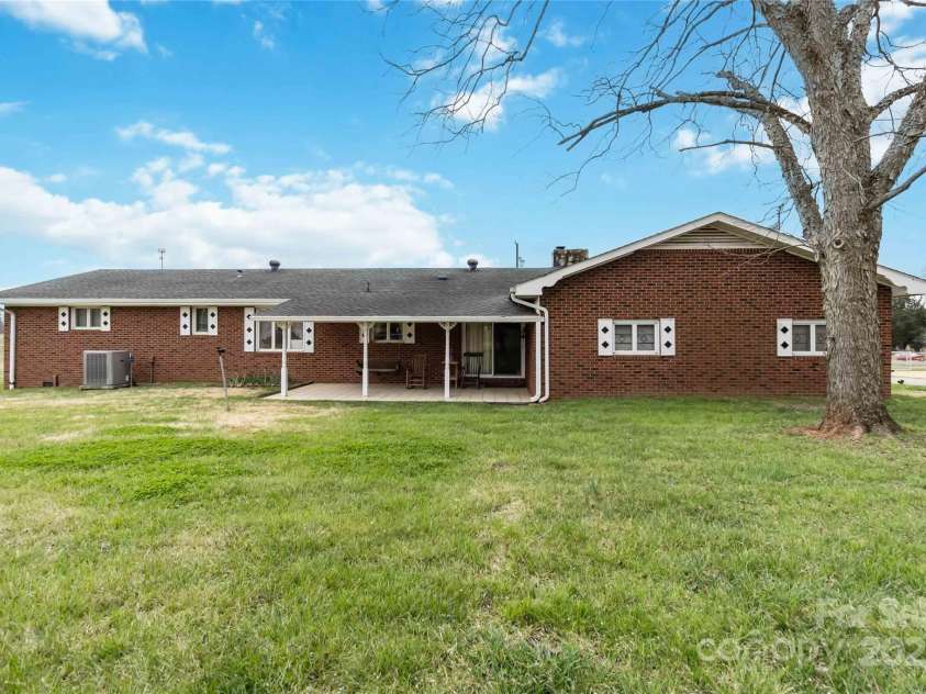 5643 Twinkle Drive, Concord, NC 28025.  MLS# CAR4234733, YatesRealty ID 12634. 