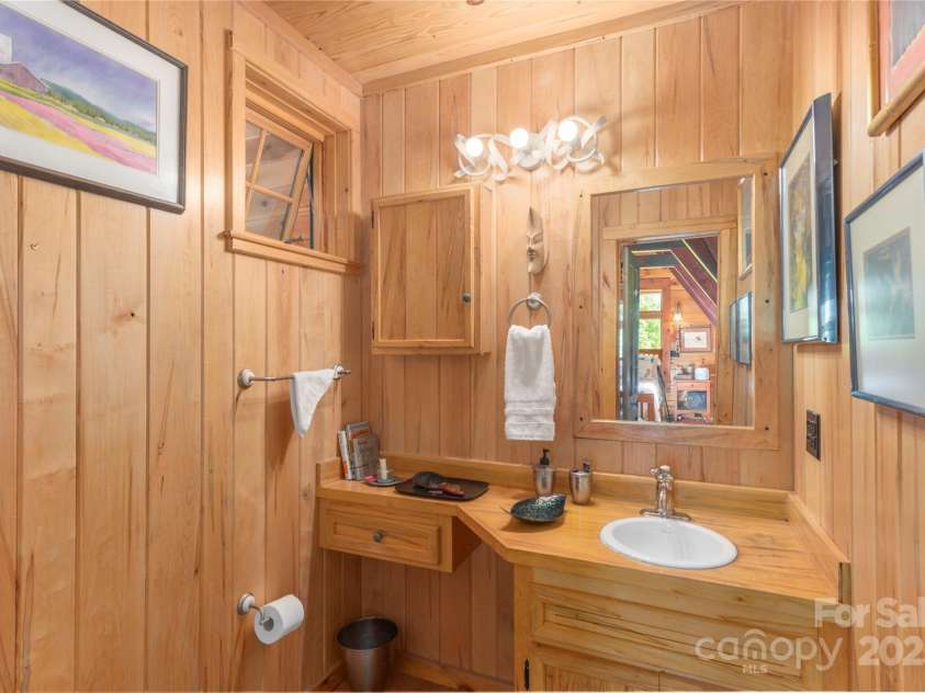 806 Twin Brook Drive, Waynesville, NC 28785.  MLS# CAR4254355, YatesRealty ID 12634. 1/2 bath