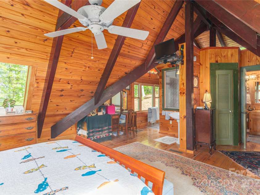 806 Twin Brook Drive, Waynesville, NC 28785.  MLS# CAR4254355, YatesRealty ID 12634. 