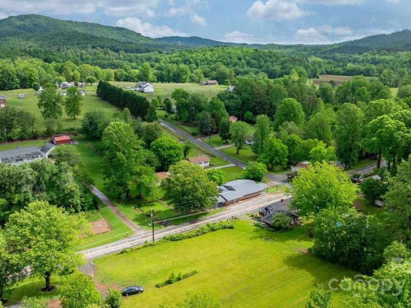 281 Glenwood Drive, Marion, NC 28752.  MLS# CAR4252545, YatesRealty ID 12635. 