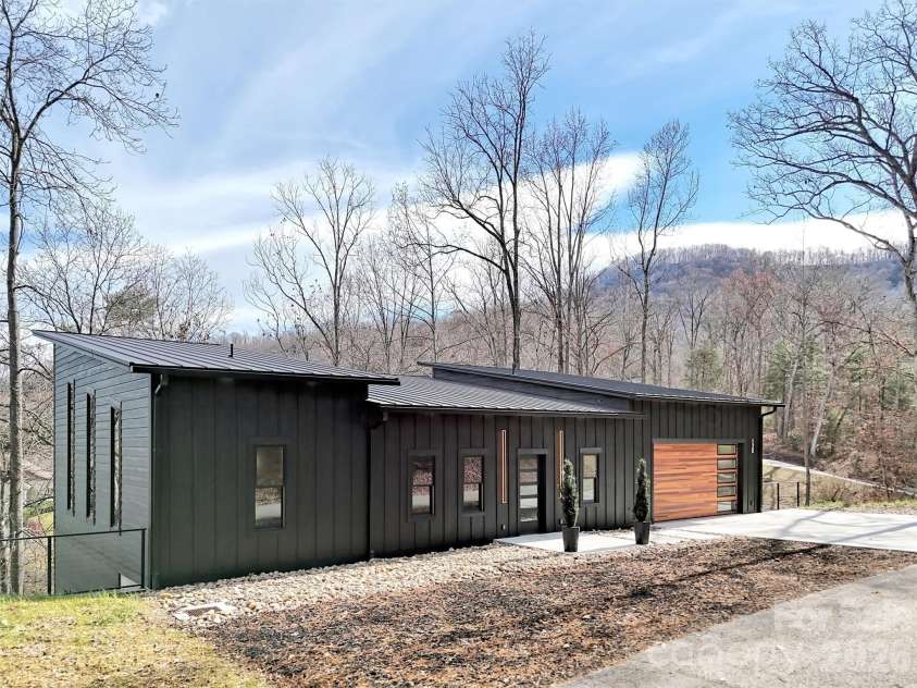 130 Midway Crossing Drive, Clyde, NC 28721.  MLS# CAR4321878, YatesRealty ID 12636. 