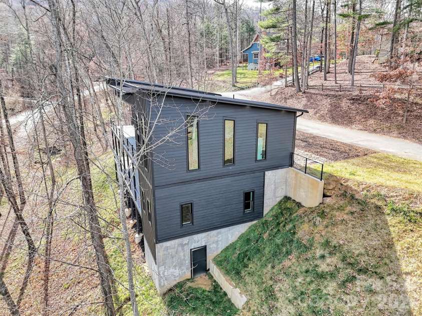 130 Midway Crossing Drive, Clyde, NC 28721.  MLS# CAR4321878, YatesRealty ID 12636. 