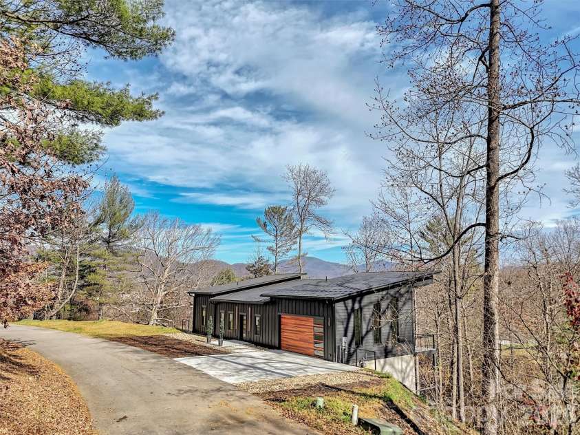 130 Midway Crossing Drive, Clyde, NC 28721.  MLS# CAR4321878, YatesRealty ID 12636. 