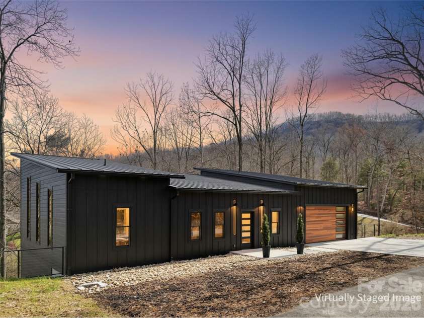 130 Midway Crossing Drive, Clyde, NC 28721.  MLS# CAR4321878, YatesRealty ID 12636. 