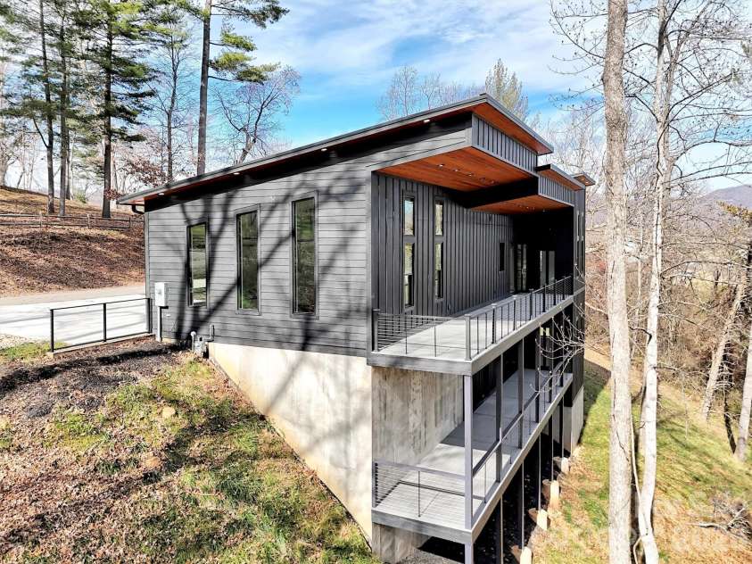 130 Midway Crossing Drive, Clyde, NC 28721.  MLS# CAR4321878, YatesRealty ID 12636. 