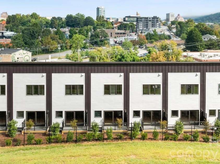 3 Lee Garden Lane, Asheville, NC 28801.  MLS# CAR4328368, YatesRealty ID 12637. 