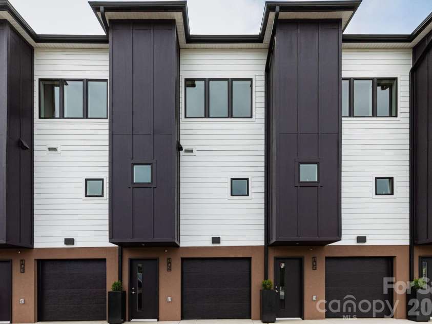 3 Lee Garden Lane, Asheville, NC 28801.  MLS# CAR4328368, YatesRealty ID 12637. 