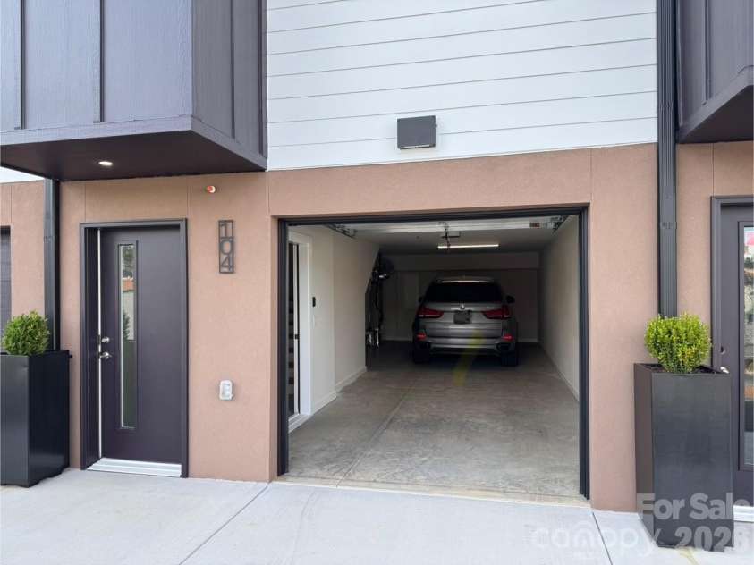 3 Lee Garden Lane, Asheville, NC 28801.  MLS# CAR4328368, YatesRealty ID 12637. 