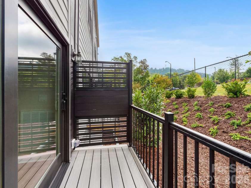3 Lee Garden Lane, Asheville, NC 28801.  MLS# CAR4328368, YatesRealty ID 12637. 
