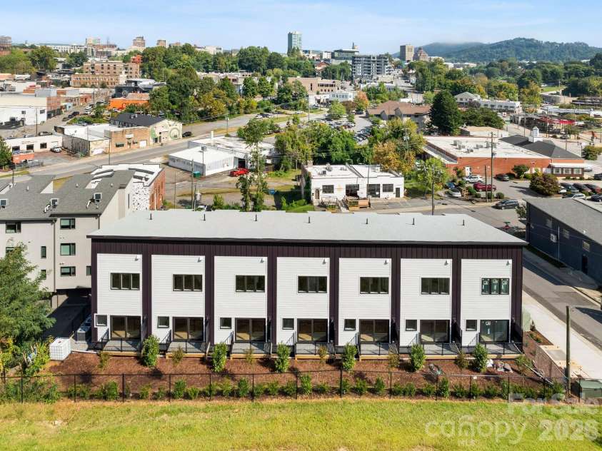 3 Lee Garden Lane, Asheville, NC 28801.  MLS# CAR4328368, YatesRealty ID 12637. 