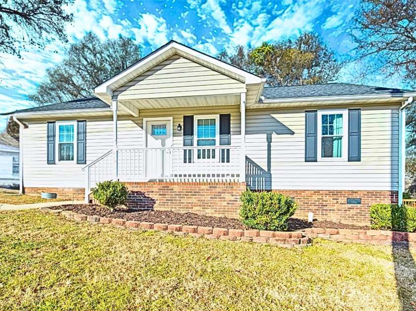 620 Pleasant Avenue, Kannapolis, NC 28081.  MLS# CAR4329657, YatesRealty ID 12638. 