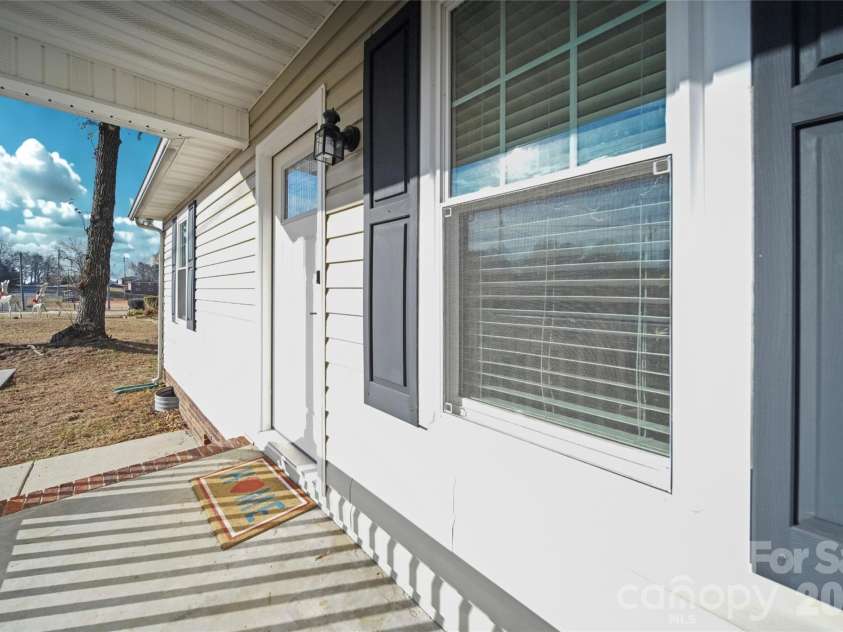 620 Pleasant Avenue, Kannapolis, NC 28081.  MLS# CAR4329657, YatesRealty ID 12638. 