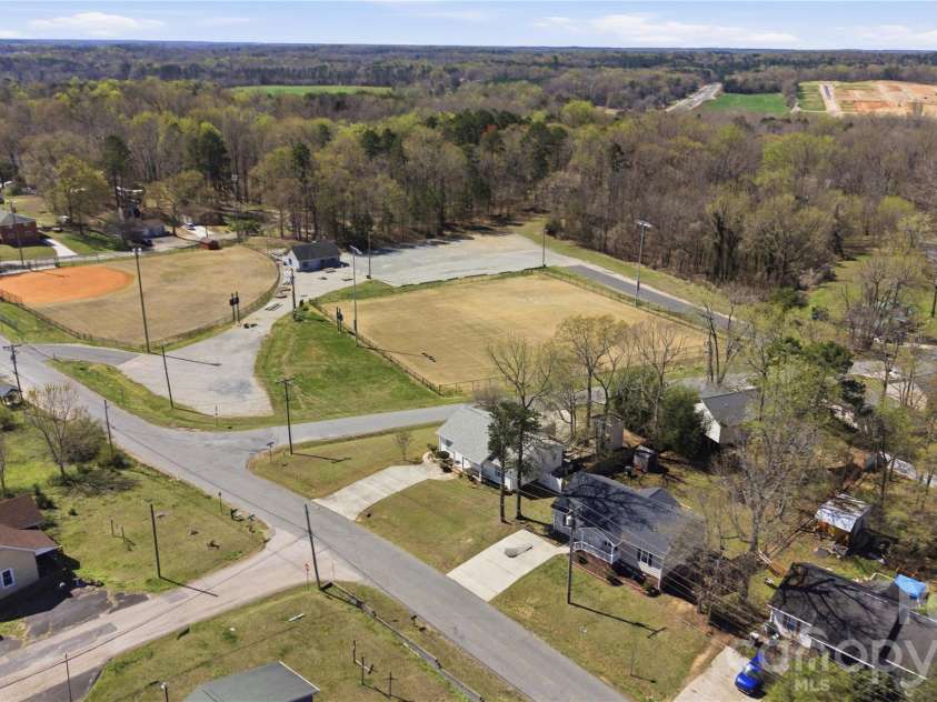 620 Pleasant Avenue, Kannapolis, NC 28081.  MLS# CAR4329657, YatesRealty ID 12638. 