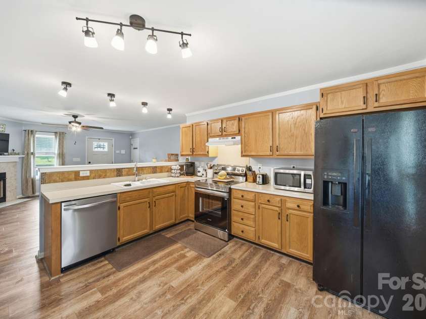 620 Pleasant Avenue, Kannapolis, NC 28081.  MLS# CAR4329657, YatesRealty ID 12638. 