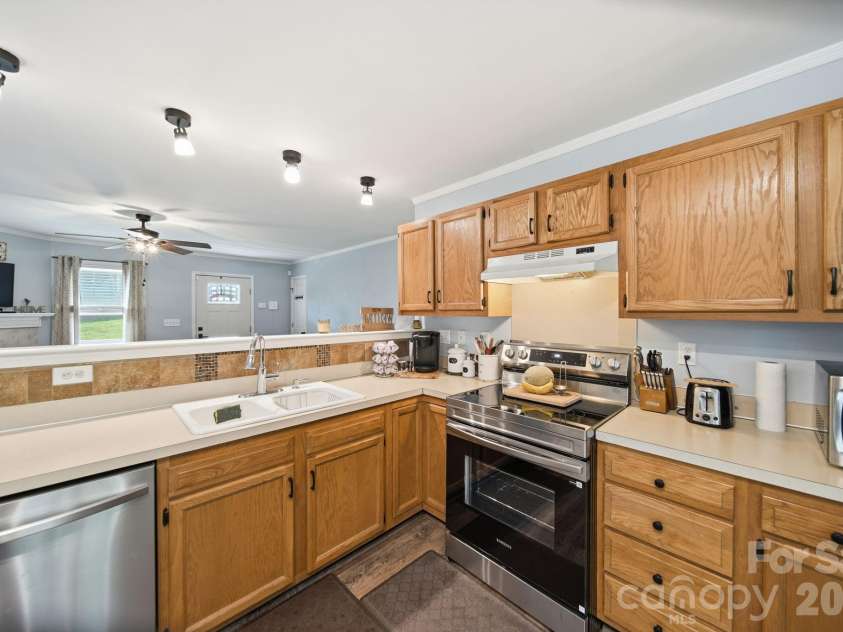 620 Pleasant Avenue, Kannapolis, NC 28081.  MLS# CAR4329657, YatesRealty ID 12638. 