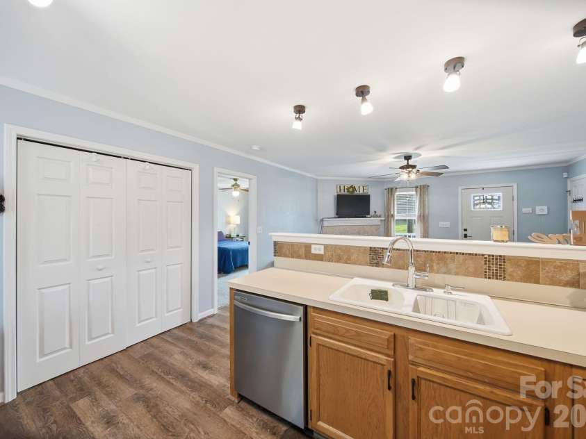 620 Pleasant Avenue, Kannapolis, NC 28081.  MLS# CAR4329657, YatesRealty ID 12638. 