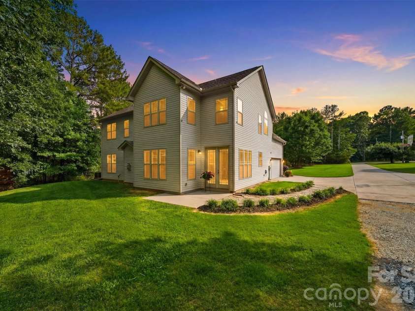 2419 Dellwood Drive, Monroe, NC 28112.  MLS# CAR4391464, YatesRealty ID 12639. 