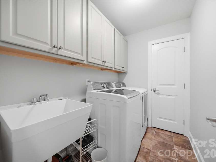 2419 Dellwood Drive, Monroe, NC 28112.  MLS# CAR4391464, YatesRealty ID 12639. 