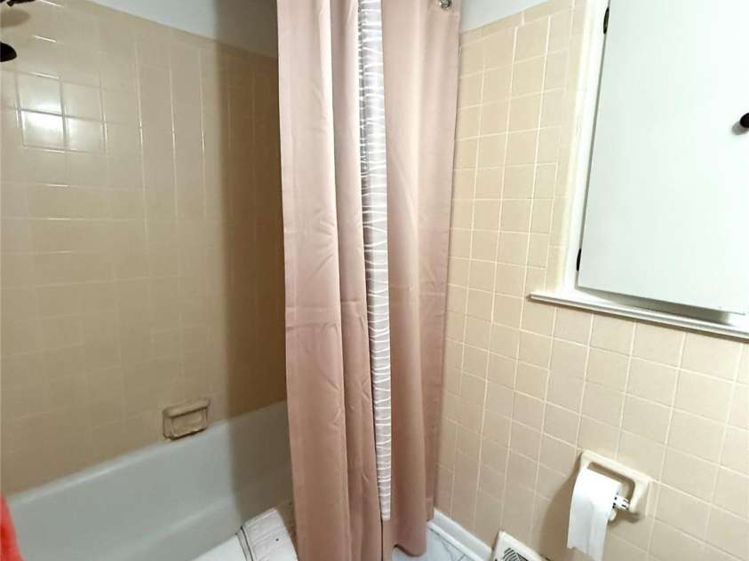 511 Eastwood Drive, Albemarle, NC 28001.  MLS# CAR4258873, YatesRealty ID 12640. Hallway Full Bathroom