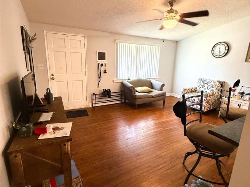 511 Eastwood Drive, Albemarle, NC 28001.  MLS# CAR4258873, YatesRealty ID 12640. Living Room