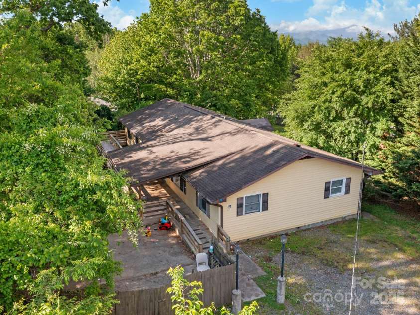 290 Deaverview Road, Asheville, NC 28806.  MLS# CAR4258836, YatesRealty ID 12641. 