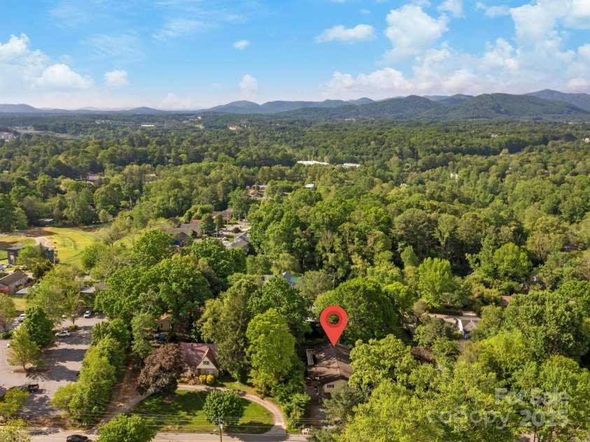 290 Deaverview Road, Asheville, NC 28806.  MLS# CAR4258836, YatesRealty ID 12641. 