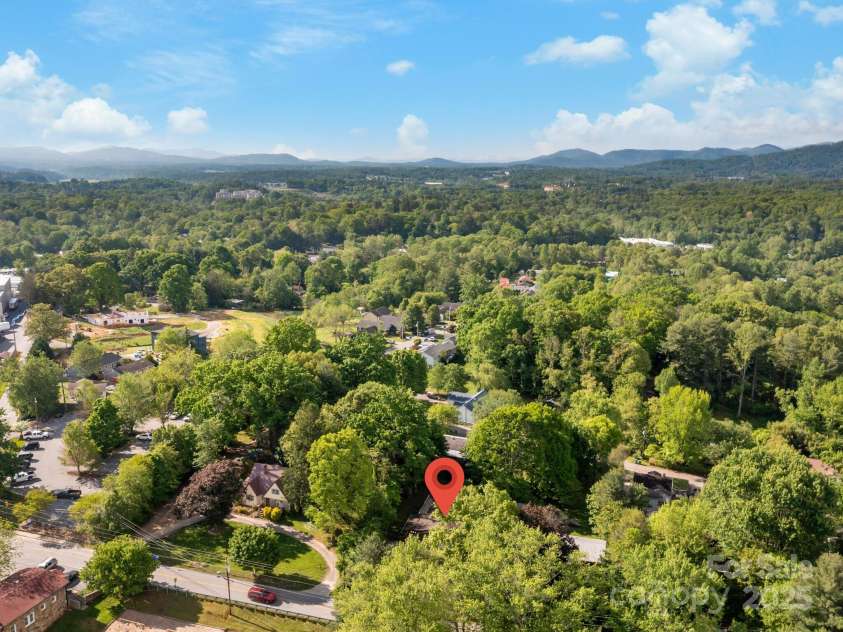 290 Deaverview Road, Asheville, NC 28806.  MLS# CAR4258836, YatesRealty ID 12641. 