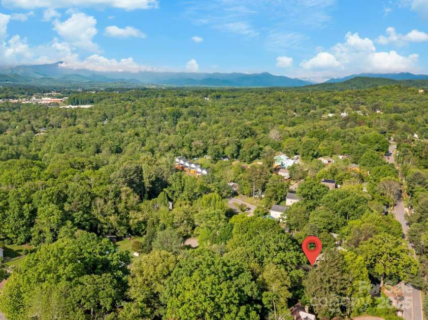 290 Deaverview Road, Asheville, NC 28806.  MLS# CAR4258836, YatesRealty ID 12641. 