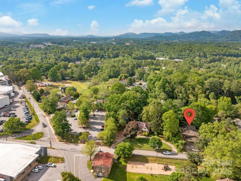 290 Deaverview Road, Asheville, NC 28806.  MLS# CAR4258836, YatesRealty ID 12641. 