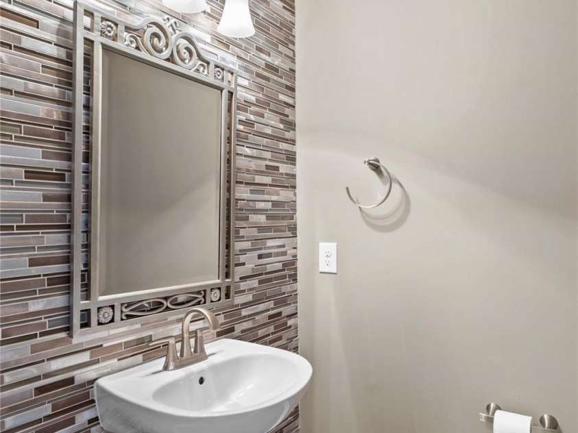 13603 Helen Benson Boulevard, Davidson, NC 28036.  MLS# CAR4341167, YatesRealty ID 12643. Half bath on the main floor.
