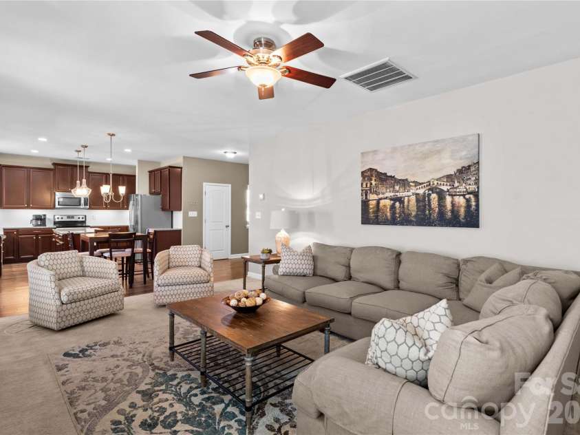 13603 Helen Benson Boulevard, Davidson, NC 28036.  MLS# CAR4341167, YatesRealty ID 12643. Open floor plan move in ready.