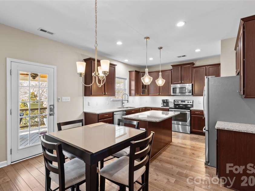 13603 Helen Benson Boulevard, Davidson, NC 28036.  MLS# CAR4341167, YatesRealty ID 12643. Plenty of countertop space.