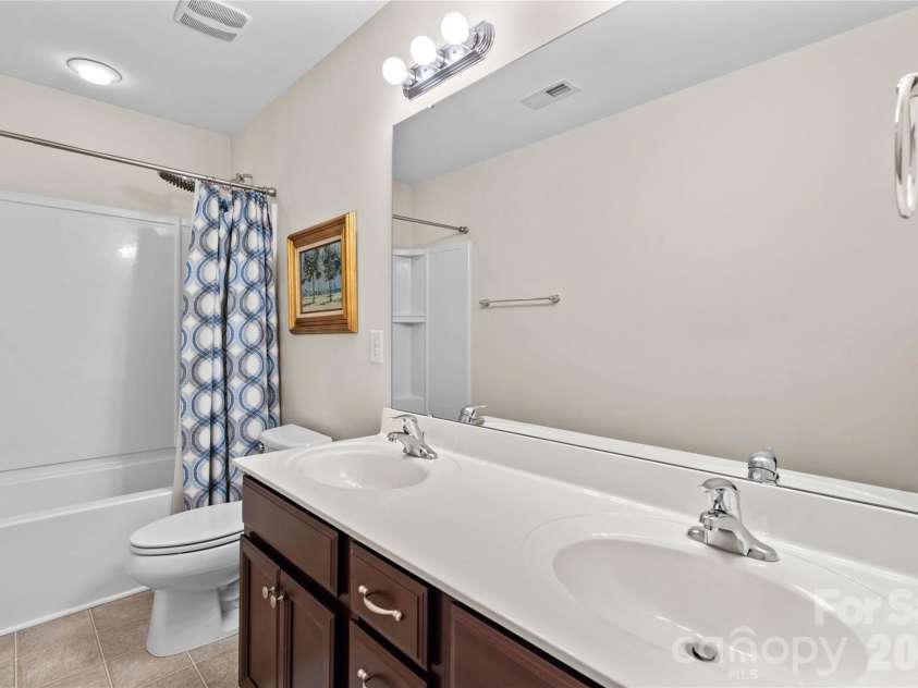 13603 Helen Benson Boulevard, Davidson, NC 28036.  MLS# CAR4341167, YatesRealty ID 12643. Second full bathroom.