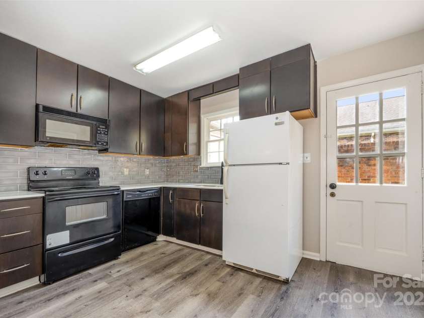 6322 Old Pineville Road, Charlotte, NC 28217.  MLS# CAR4283088, YatesRealty ID 12643. 