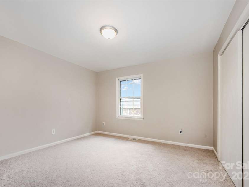 6322 Old Pineville Road, Charlotte, NC 28217.  MLS# CAR4283088, YatesRealty ID 12643. 
