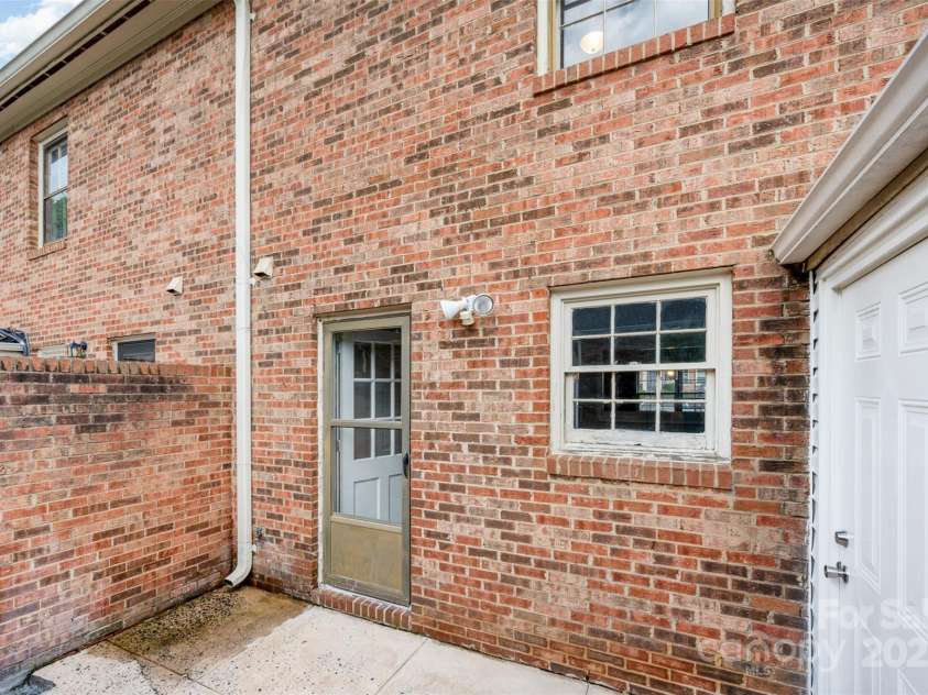 6322 Old Pineville Road, Charlotte, NC 28217.  MLS# CAR4283088, YatesRealty ID 12643. 
