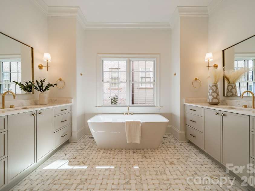 4004 Nettie Court, Charlotte, NC 28211.  MLS# CAR4349733, YatesRealty ID 12644. 