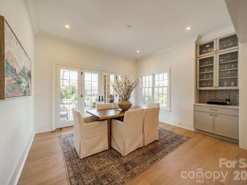 4004 Nettie Court, Charlotte, NC 28211.  MLS# CAR4349733, YatesRealty ID 12644. Dining 