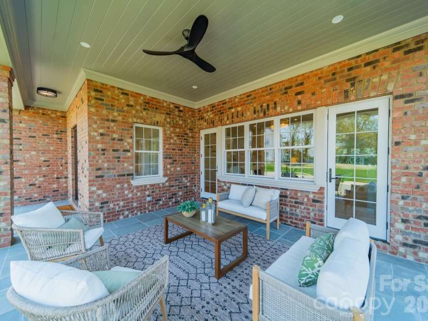 4004 Nettie Court, Charlotte, NC 28211.  MLS# CAR4349733, YatesRealty ID 12644. Front porch