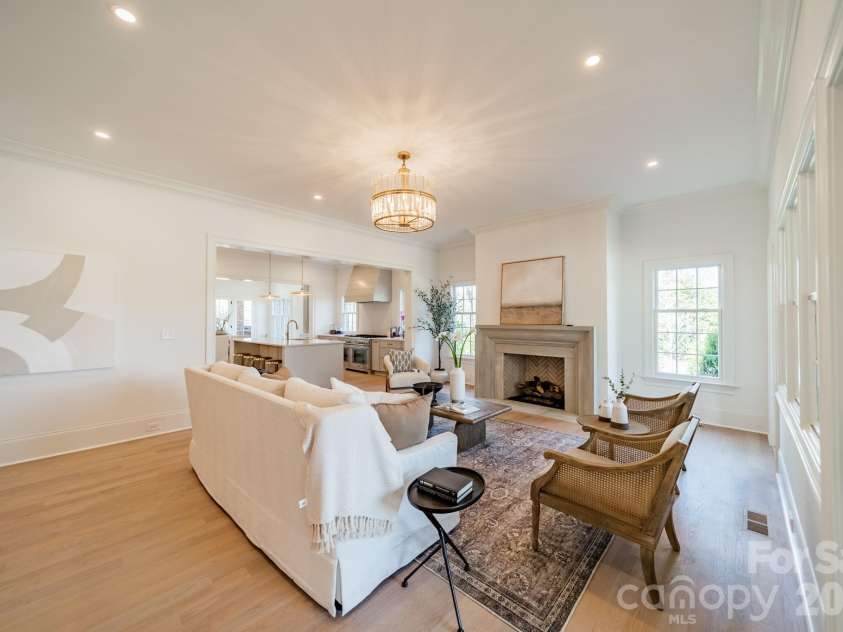 4004 Nettie Court, Charlotte, NC 28211.  MLS# CAR4349733, YatesRealty ID 12644. Great Room
