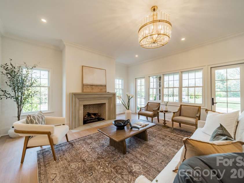 4004 Nettie Court, Charlotte, NC 28211.  MLS# CAR4349733, YatesRealty ID 12644. Great Room