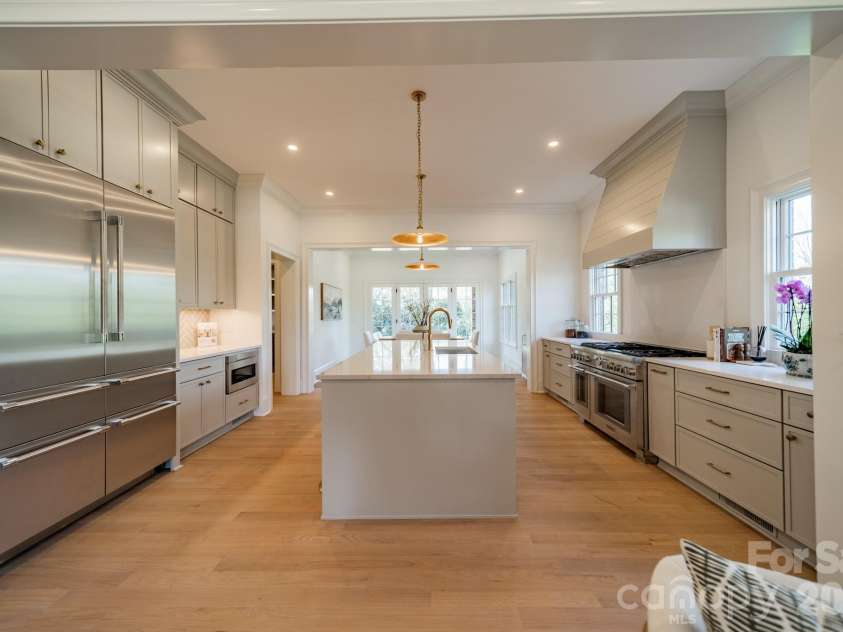 4004 Nettie Court, Charlotte, NC 28211.  MLS# CAR4349733, YatesRealty ID 12644. Kitchen