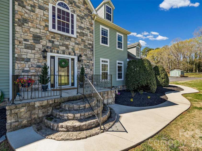 204 Moore Drive, Gastonia, NC 28056.  MLS# CAR4353132, YatesRealty ID 12645. 