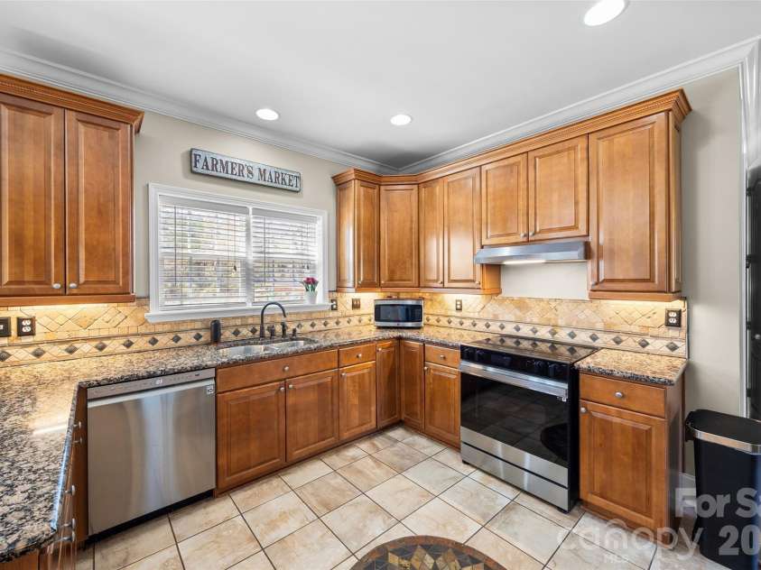 204 Moore Drive, Gastonia, NC 28056.  MLS# CAR4353132, YatesRealty ID 12645. 
