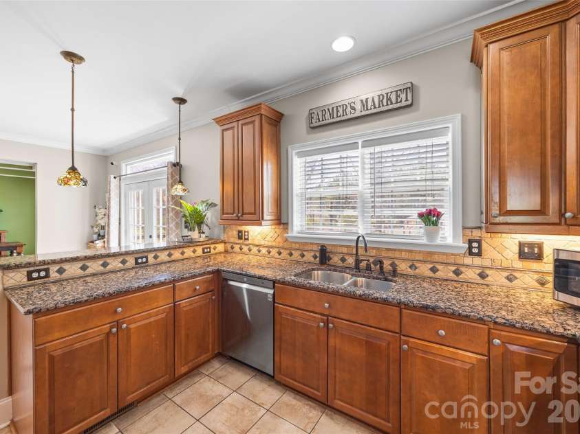 204 Moore Drive, Gastonia, NC 28056.  MLS# CAR4353132, YatesRealty ID 12645. 