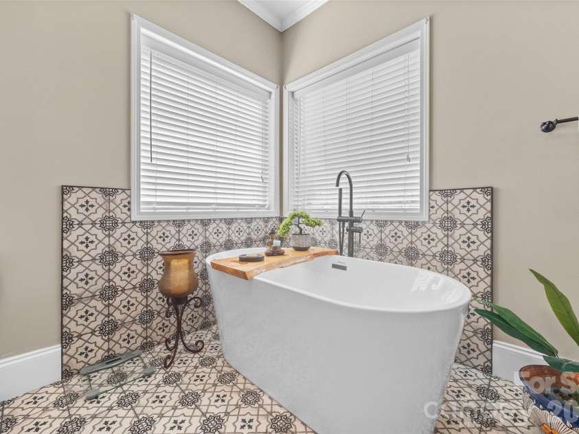204 Moore Drive, Gastonia, NC 28056.  MLS# CAR4353132, YatesRealty ID 12645. 