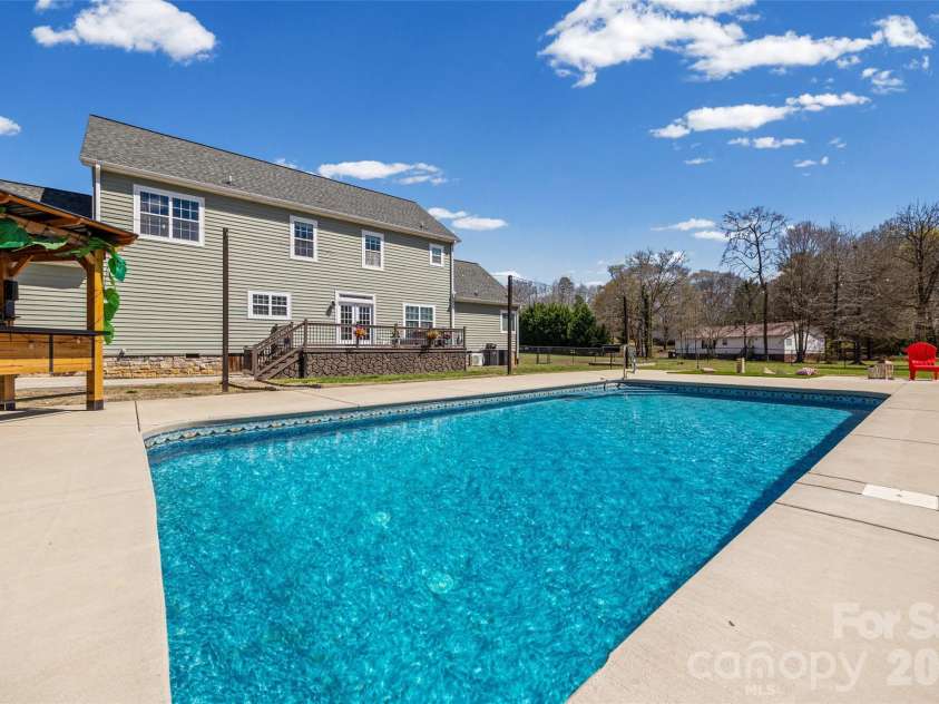 204 Moore Drive, Gastonia, NC 28056.  MLS# CAR4353132, YatesRealty ID 12645. 