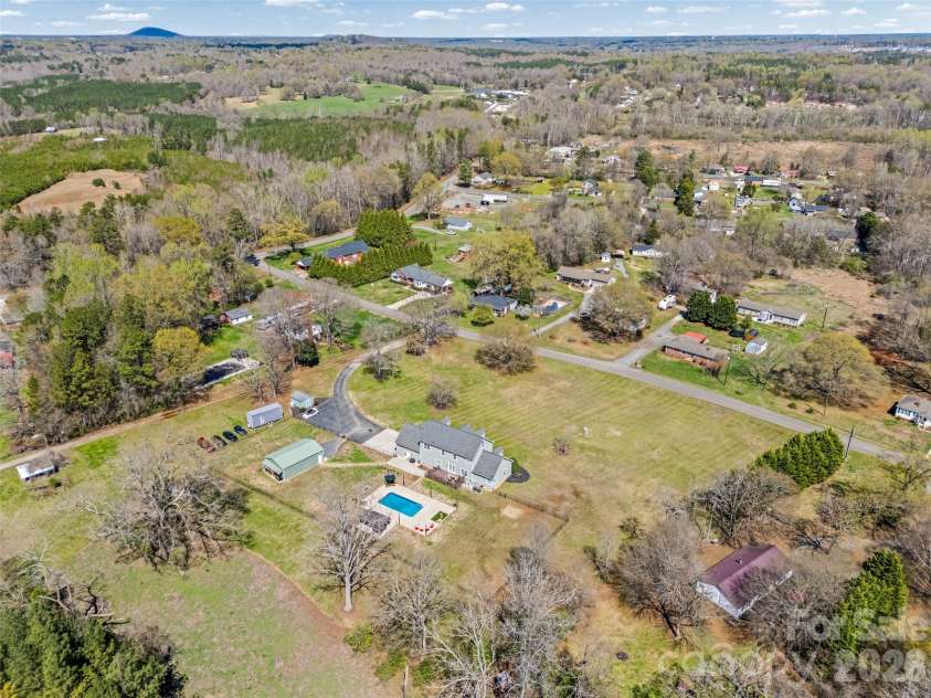 204 Moore Drive, Gastonia, NC 28056.  MLS# CAR4353132, YatesRealty ID 12645. 